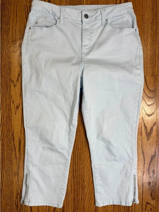 Laurie Felt Wave Capri Denim 5-Pocket Capri with Ankle Zipper - Motion Stretch - Picture 2 of 12